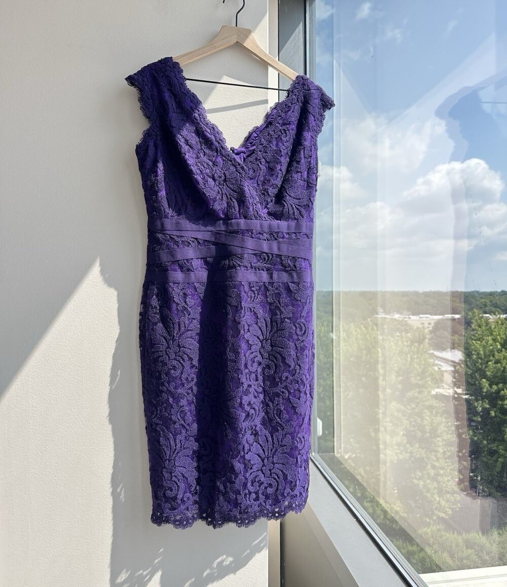 Tadashi Shoji Dress Purple Lace Floral Sheath V-Neck Sleeveless Knee 12